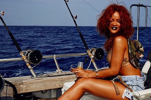Why Rihanna Is The Queen Of Social Media: A Look At Her Brand New Snapchat! 